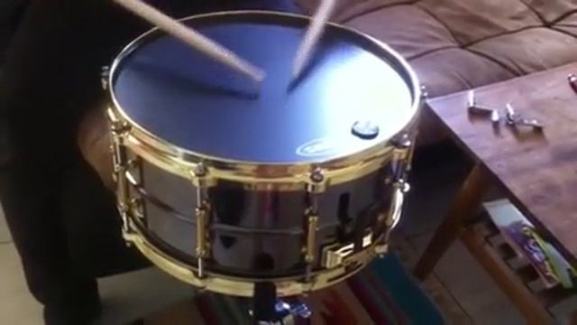 tes Evans Onyx Snare Head + Ludwig Black Beauty 14x6.5.MOV смотреть онлайн