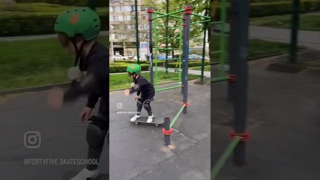 FORTYFIVE SKATESCHOOL | Школа скейтбординга в Краснодаре | Hippie jump от Матвея смотреть онлайн