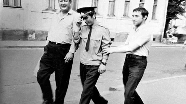 Высоцкий. "Как лейтенант милиции справлял день рождения в ресторане "Берлин". смотреть онлайн