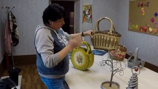 Обзор работ "Плетение из газетных трубочек" от Беляевой С.В., МБУК ЦСДК Васильевское. смотреть онлайн