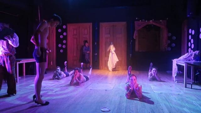 Танец мужчин на каблуках, "Скрипка, бубен и утюг" смотреть онлайн