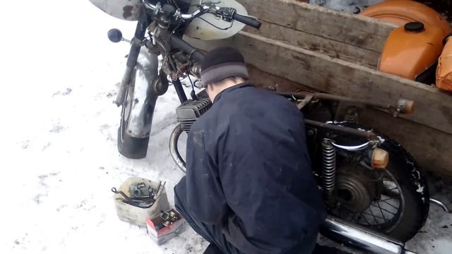 Замена карбюратора и замена тросика газа на иж юпитер5 и маленькая покотушка смотреть онлайн