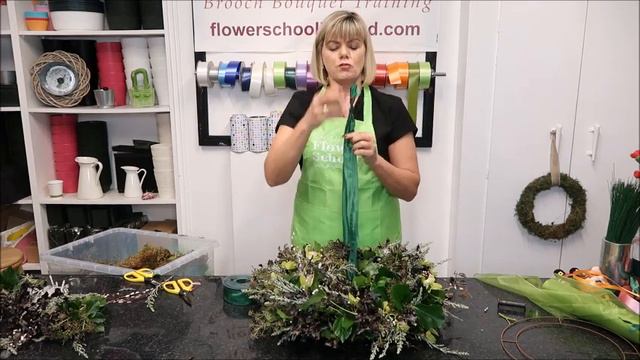 How to Make a St Patrick's Day Door Wreath смотреть онлайн