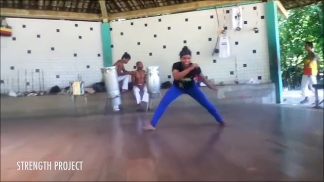 Amazing Skills- Female Capoeira {Professora Andorinha}