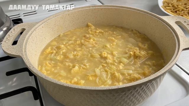 УШУЛ ЭКИ АЗЫКТЫ ЭЛЕ аралаштырып койсо укмуш даамдуу тамак болот экен го? Макароны с яйцом? смотреть онлайн