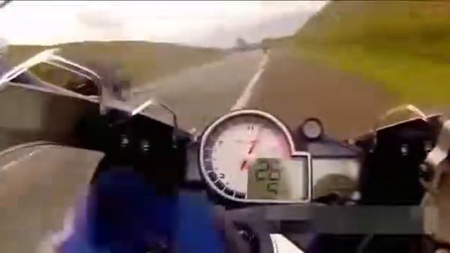 На мотоцикле, скорость 300 смотреть онлайн