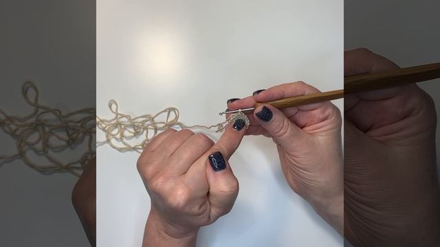 МК : маленькая куколка крючком. смотреть онлайн