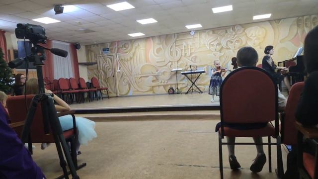 Комаровский, Тропинка в лесу. Скрипачка Салькова Ярослава, 7 лет. смотреть онлайн