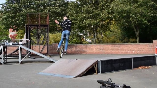 Not quite dead yet... смотреть онлайн