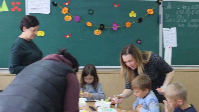 ЧТО ТВОРЯТ ДЕТИ ! РОСПИСЬ ПРЯНИКОВ ! Пряники своими руками / Мастер класс в школе/ Имбирные пряники смотреть онлайн