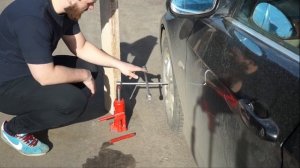 лайфхак по откручиваю болта на колесе