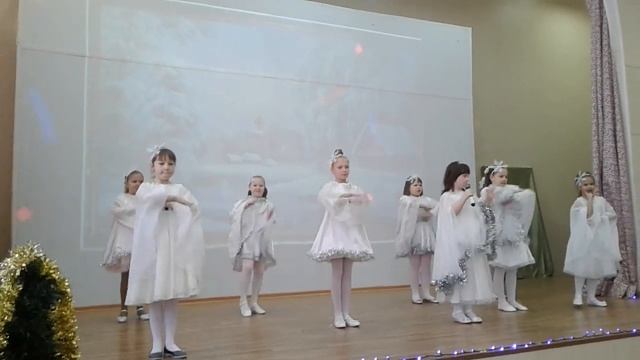 Выступление снежинок смотреть онлайн