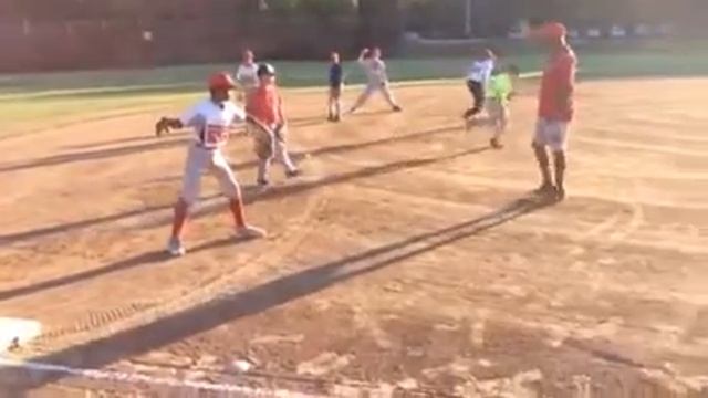 How to field a ground ball in youth baseball смотреть онлайн