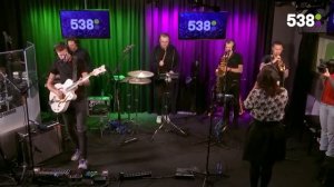 Caro Emerald - Whatchugot _ Live bij Evers Staat Op.mp4