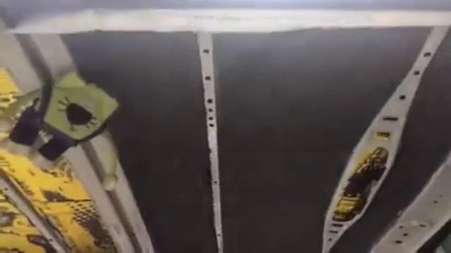 Кропотливо обрабатываем виброизоляцией крышу, а так же добавляем слой влагостойкого войлока (10мм)