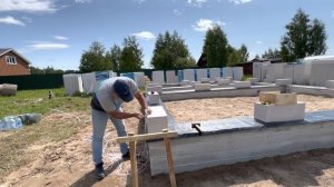 8 ПЕРВЫЙ РЯД БЛОКОВ ПРОСТЕЙШИЙ ВАРИАНТ _ ПЕРВЫЙ РЯД КЛАДКИ ГАЗОБЕТОНА _ ДОМ СВОИМИ РУКАМИ от А до Я(