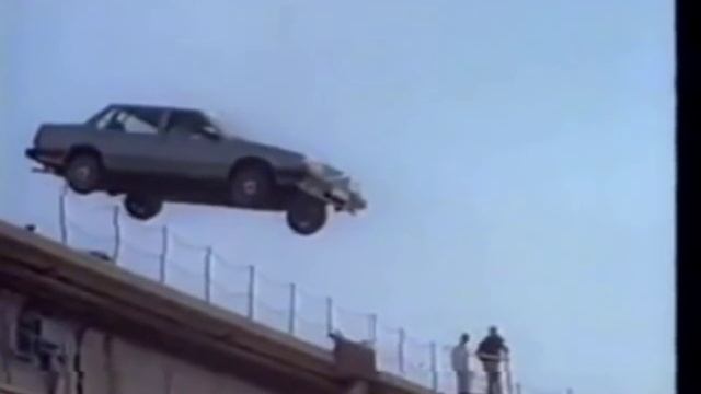 Volvo 760 crashtest video dropping from 14m height смотреть онлайн