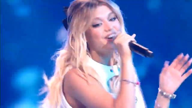 Гаврилина. Песня "Замело". Полное выступление. Новая песня года 2022. смотреть онлайн