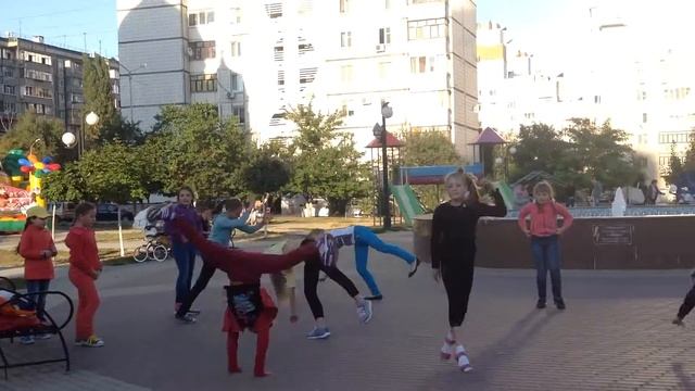 Флешмоб на Гулливере( деревья деревья) смотреть онлайн