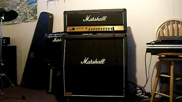 Marshall JCM 900 with Vintage 30's Cab смотреть онлайн