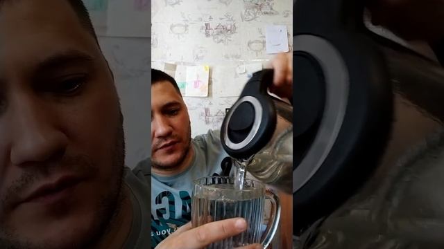 Как пить 2 литра воды в день!  Простой и эффективный способ.