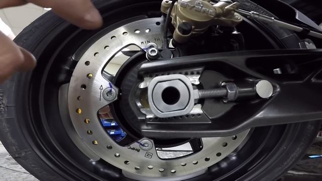 How to adjust your chain ( bmw G310 ) смотреть онлайн