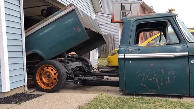 The Hulk: Building a Crown Vic Swapped F100 in 10min смотреть онлайн