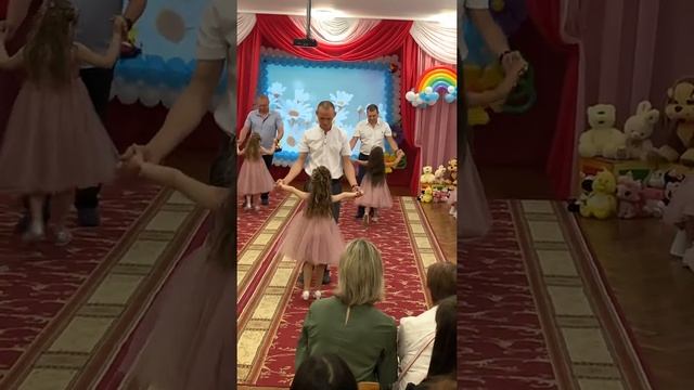 Танец с папой. Выпускной смотреть онлайн