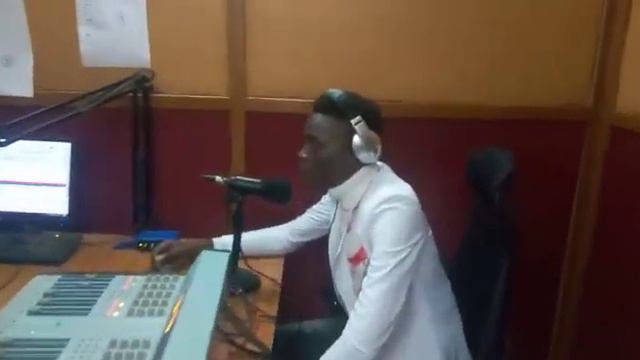 Mzicky Eric interview #maudhui ya heartbreak смотреть онлайн