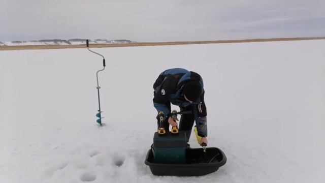 Сравнение двух шуруповёртов от DEWALT. Шнек от Айсберг 130мм смотреть онлайн