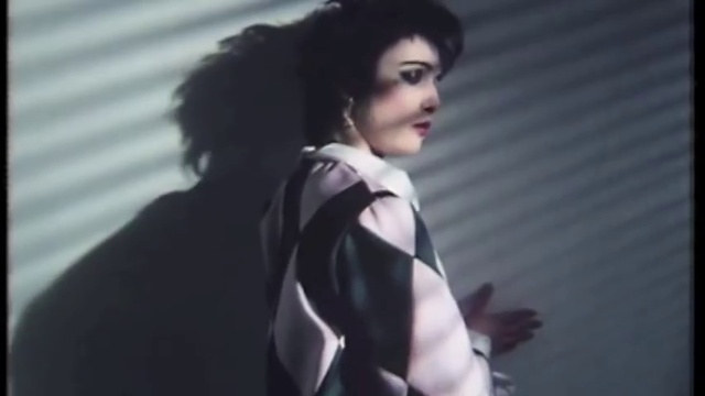 Siouxsie And The Banshees - Happy House смотреть онлайн
