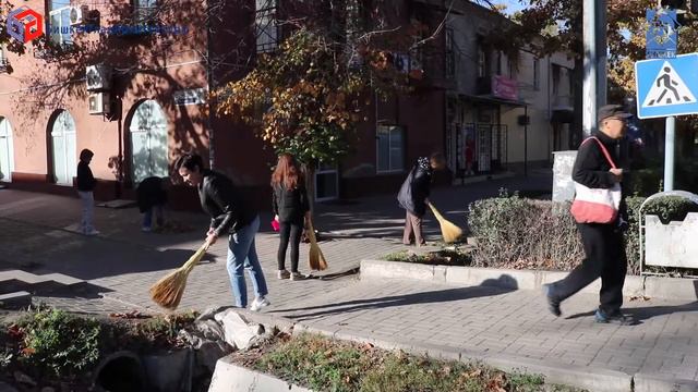 Сначала зарядка, а затем субботник смотреть онлайн