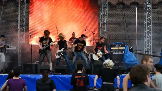 Рок группа "Бруствер" - Мы продолжаем бой (Балтийский рубеж г. Калининград 26.06.2016) смотреть онлайн