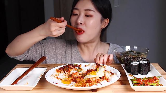 밥도둑 매운소고기고추장볶음 청양고추 팍팍 오이냉국 먹방/SPICY BEEF BIBIMBAP STIR-FRIED BEEF CHILI PASTE🔥EXTRA CHILIES MUKBAN смотреть онлайн