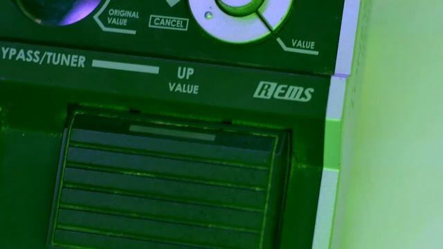KORG AX3G живой!!!Ностальгический обзор на гитарный процессор смотреть онлайн