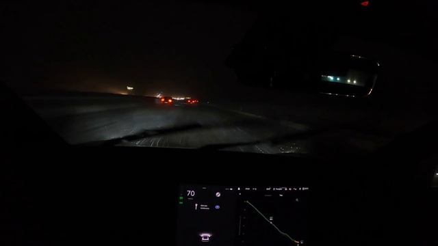 Tesla Model 3, в снегу на трассе, 270 км, Результат: 3:12 мин. видеоролика, дальше без комментариев смотреть онлайн