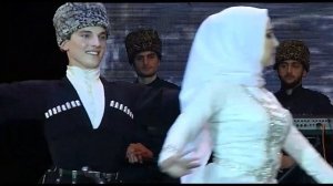 АНСАМБЛЬ "НОХЧО" -  ТАНЕЦ У РОДНИКА -  МАРЕТ БАЙСАРОВА И ЛОМ АЛИ ШАХБИЕВ