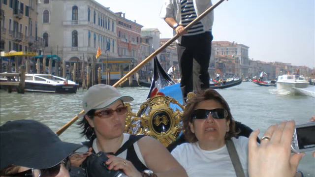 Ayten-Ayfer-Zeynep-Belgin Venedik Gezisi смотреть онлайн