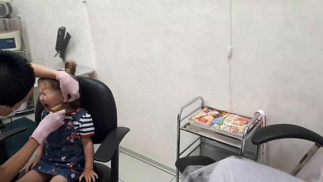 Прокалываем уши 🙉 получаем подарки🙈 смотреть онлайн