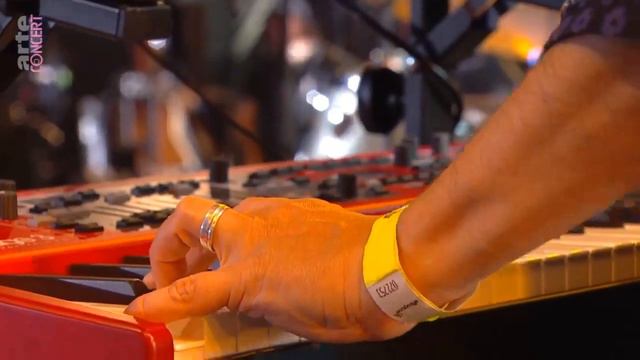 Amy Macdonald - Jazz Open 2021 - 08 - Bridges смотреть онлайн