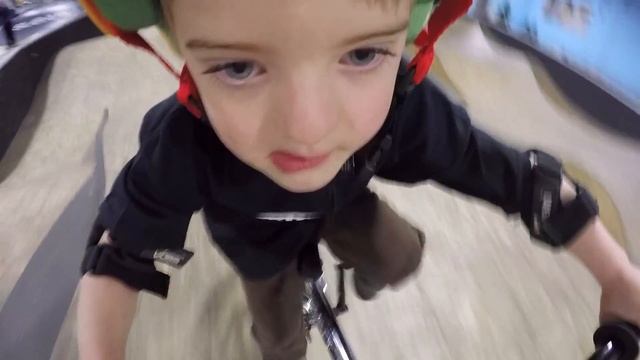 BOYS GET BMX BIKE FREESTYLE TRICKS LESSON FROM 10 YEAR OLD PRO смотреть онлайн