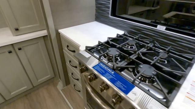 Most AMAZING RV Interior Ever! Even after 4 months! Vanleigh Beacon 42RDB смотреть онлайн