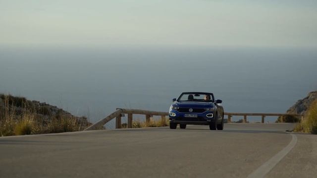 FIRST LOOK: VW T-Roc Convertible Style смотреть онлайн