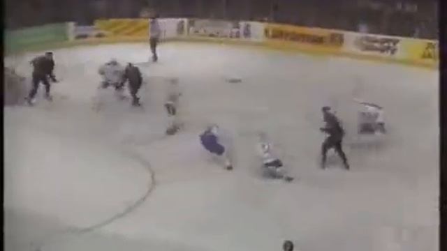 Evgeni Davydov's brilliant goal vs Canadiens for Senators (1994) смотреть онлайн