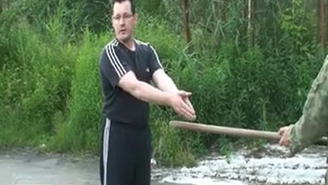 Защита от укола палкой в живот