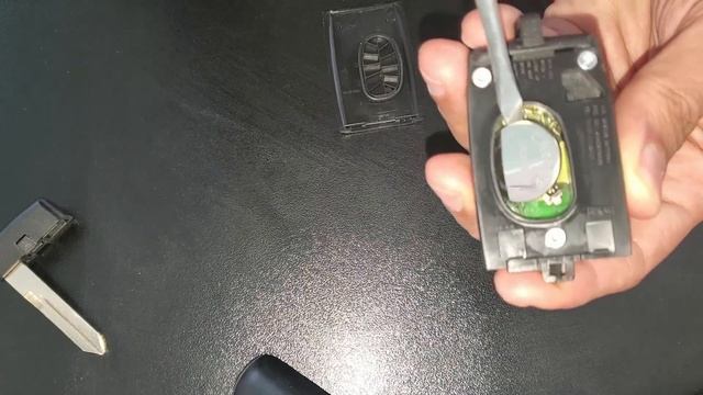 Ford/Lincoln Key Fob Battery Replacement (Ford Taurus, Lincoln MKS, Lincoln MKT & More) смотреть онлайн