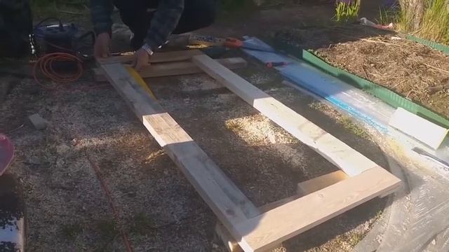 Ремонт старого парника теплицы/из старого новый (часть2) покрываем поликарбонатом смотреть онлайн