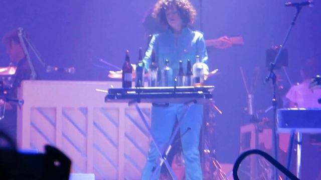 Régine Chassagne of Arcade Fire playing the bottles смотреть онлайн
