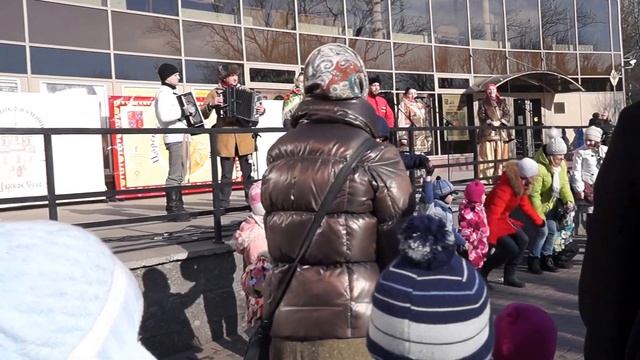 Селезень утку догонял. Русские народные игры в хороводе. смотреть онлайн