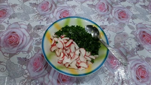САЛАТ С РЕДИСКОЙ И ЯЙЦОМ,очень вкусный и простой рецепт.САЛАТ НА КАЖДЫЙ ДЕНЬ. смотреть онлайн